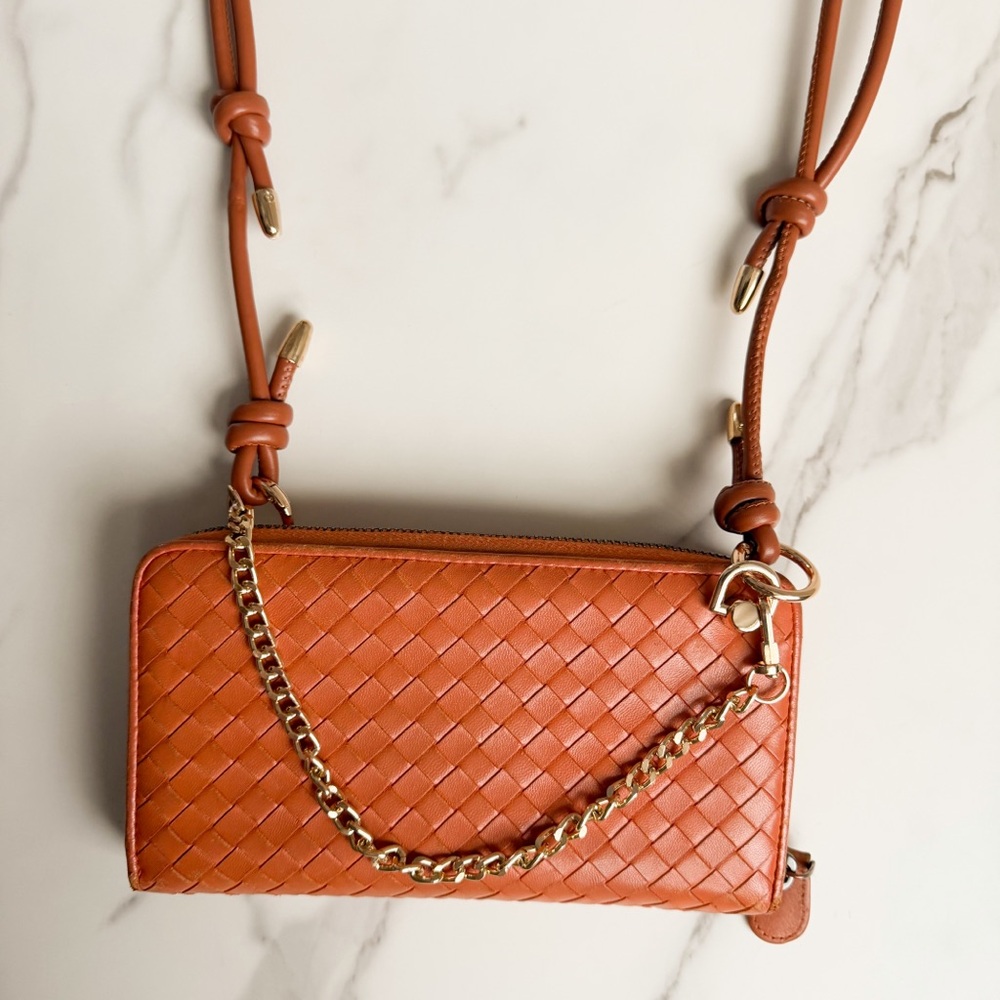 Authentic BOTTEGA VENATA zipper wallet on chain - Picture 2 of 13